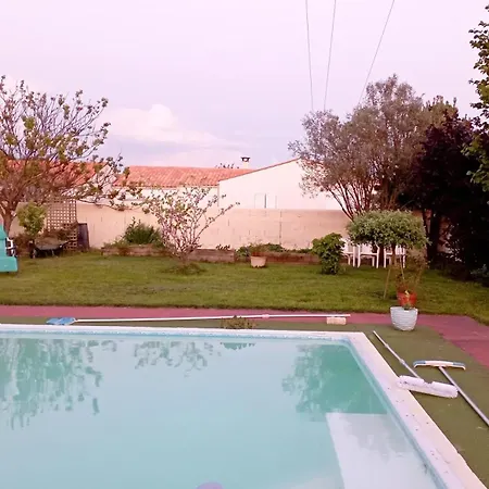 Avec Jardin Et Piscine A Lejlighed