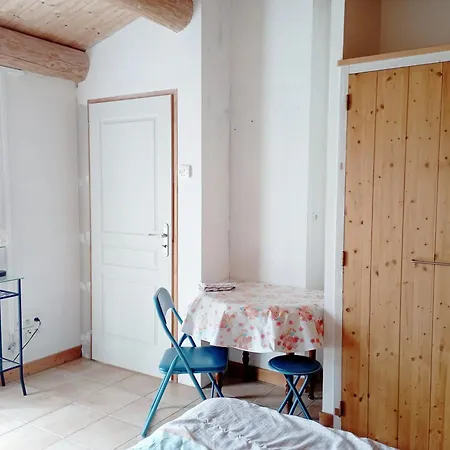 Avec Jardin Et Piscine A