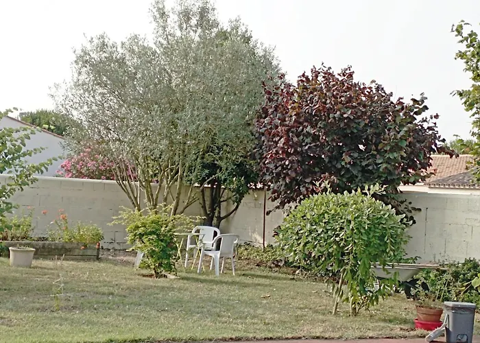 Apartamento Avec Jardin Et Piscine A *