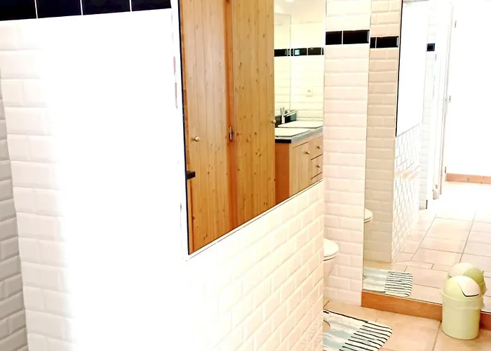 Avec Jardin Et Piscine A