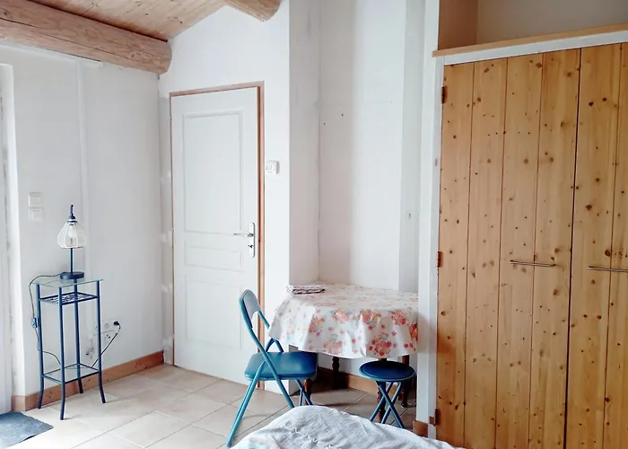 Avec Jardin Et Piscine A