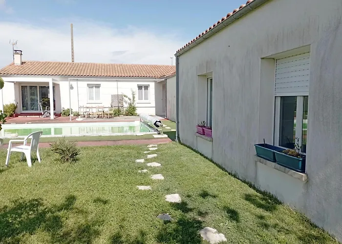 Apartamento Avec Jardin Et Piscine A La Jarrie